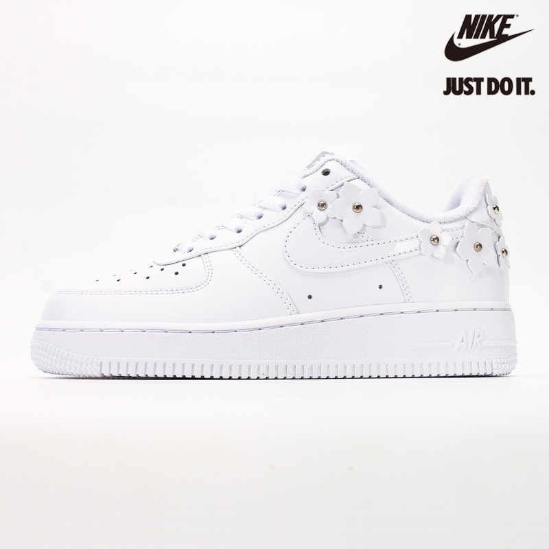 Nike Wmns Air Force 1 White Wolf Grey Metallic Silver' '07' IR8637-100